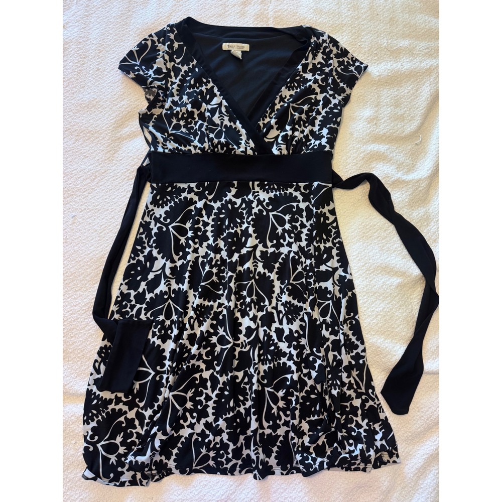 White House Black Market Floral Damask V-Neck Tie Waist Dress Black White Medium